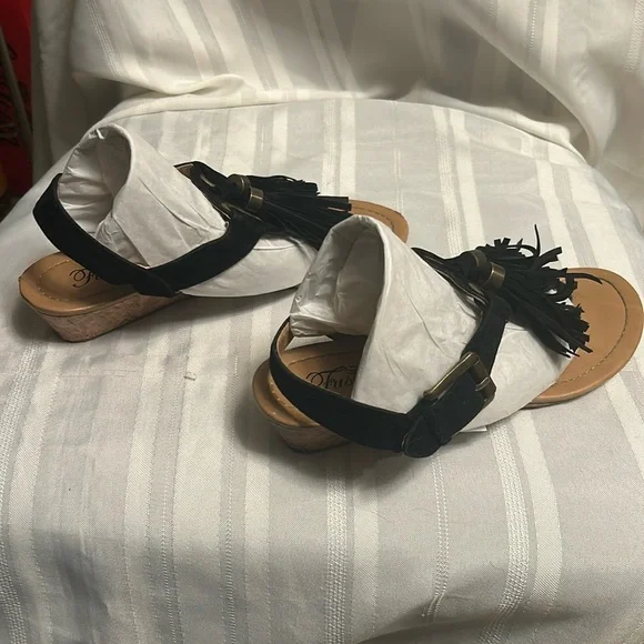 Fusion Tassel Sandals - Picture 4 of 8